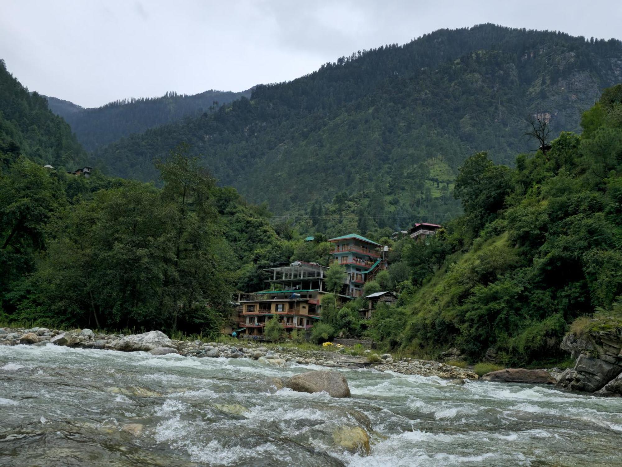Sharda Resort-Tirthan Valley Banjar Exterior photo